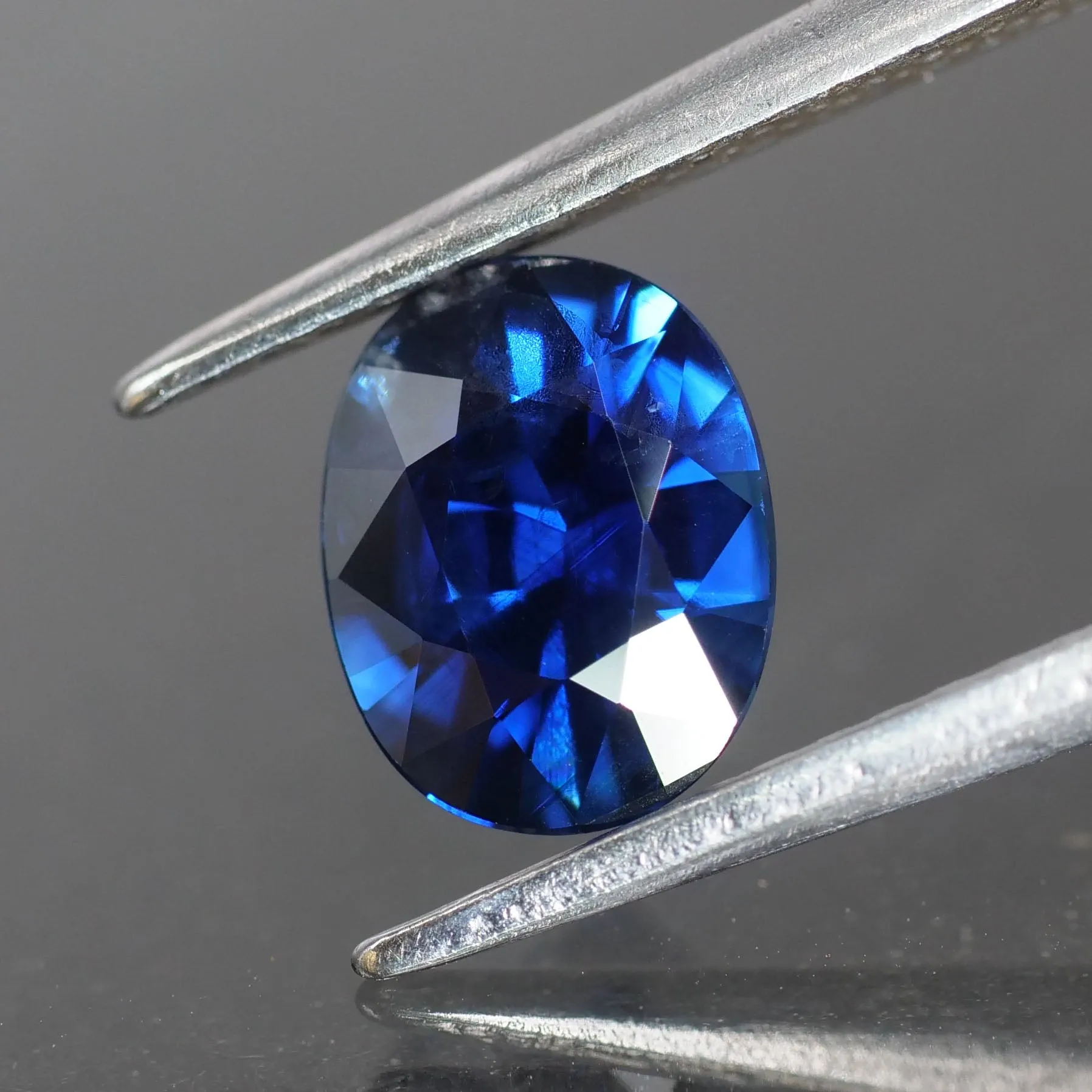 Blue Sapphire | IGI certified | natural, oval cut 8x6 mm, VS, 1.17ct