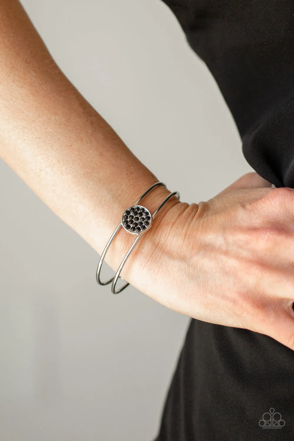 Dial Up The Dazzle - Black Bracelet