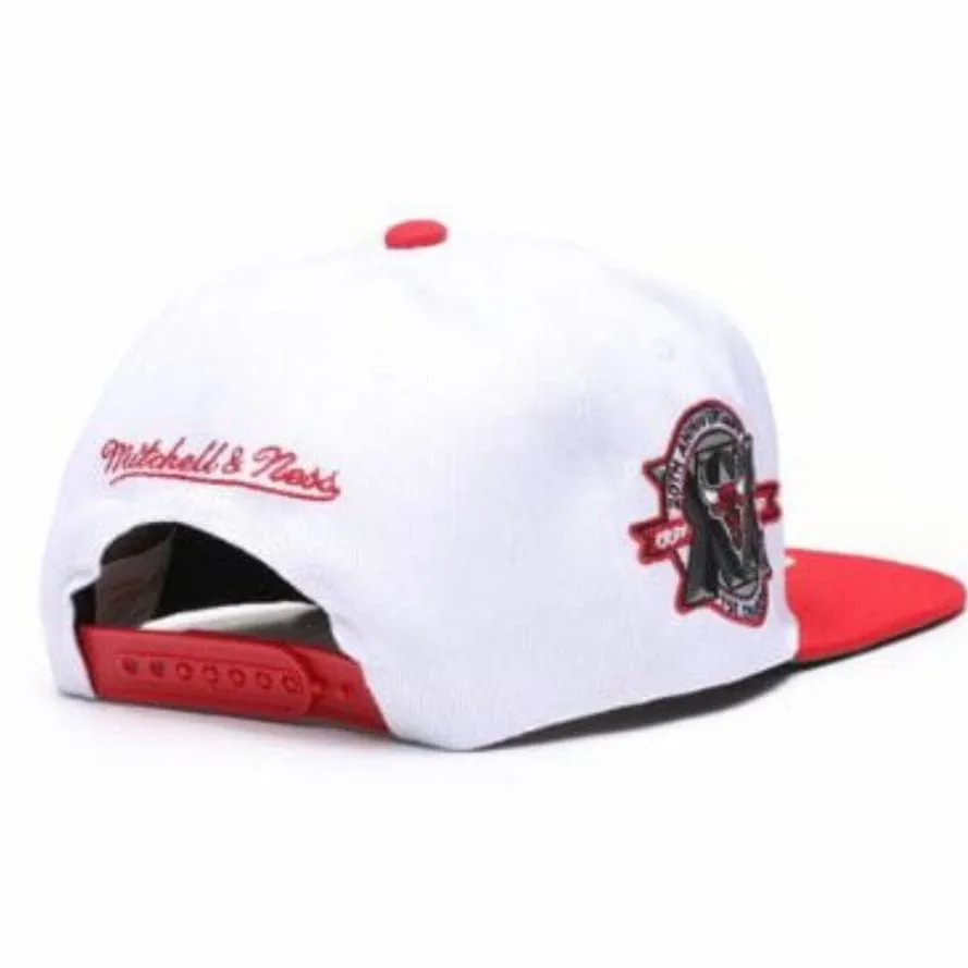 Mitchell & Ness Nba Chicago Bulls Toss Up Snapback (White)